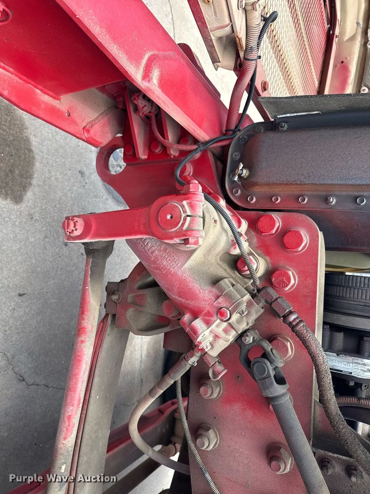 image for item EG8164 2007 Freightliner FLD120 semi truck