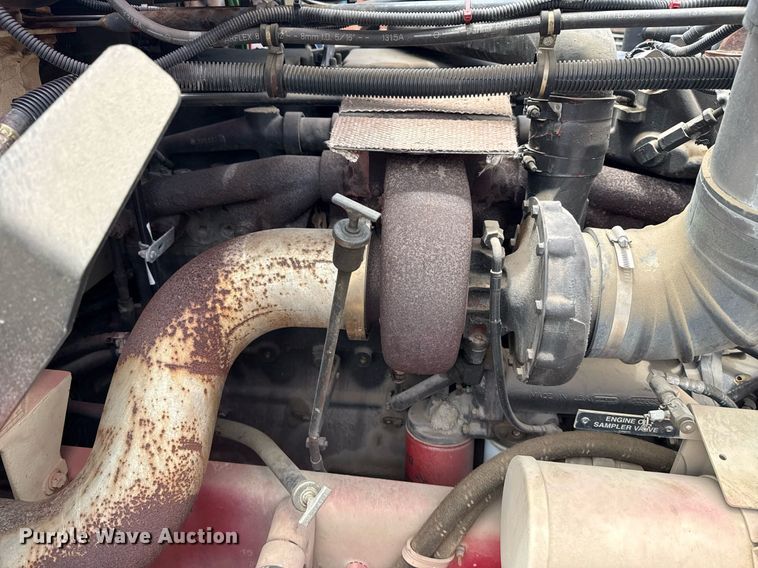 image for item EG8164 2007 Freightliner FLD120 semi truck