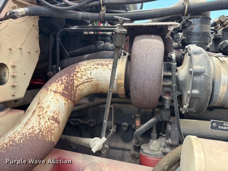 image for item EG8164 2007 Freightliner FLD120 semi truck