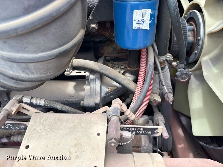 image for item EG8164 2007 Freightliner FLD120 semi truck