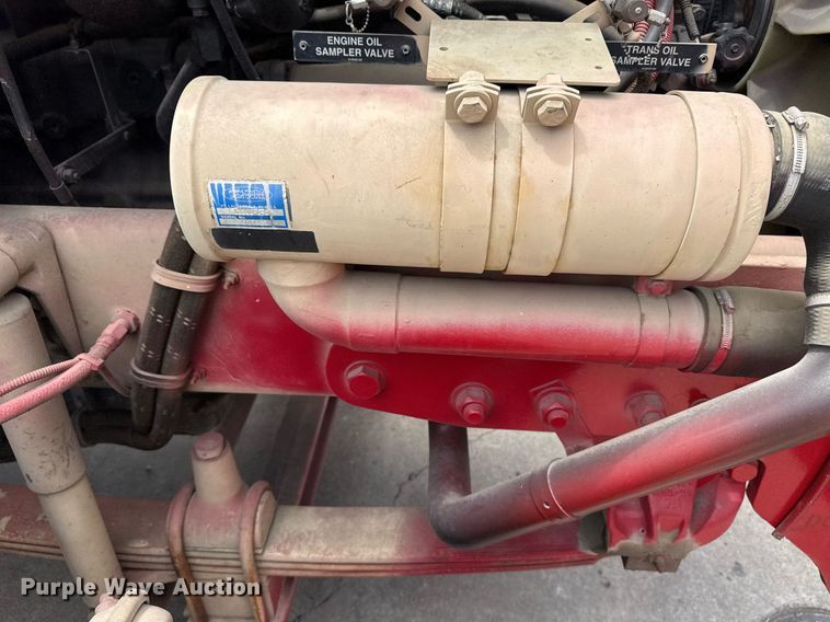 image for item EG8164 2007 Freightliner FLD120 semi truck