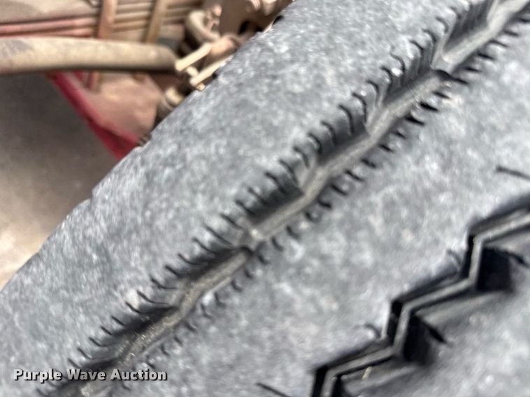 image for item EG8164 2007 Freightliner FLD120 semi truck