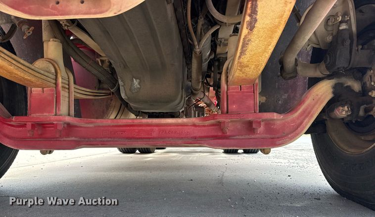 image for item EG8164 2007 Freightliner FLD120 semi truck