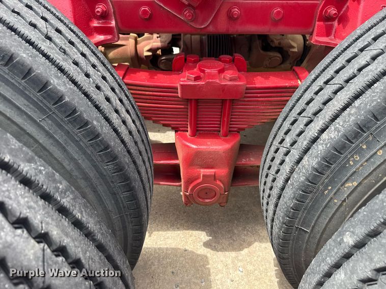 image for item EG8164 2007 Freightliner FLD120 semi truck