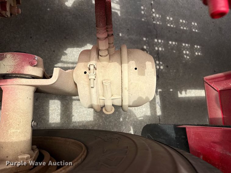 image for item EG8164 2007 Freightliner FLD120 semi truck