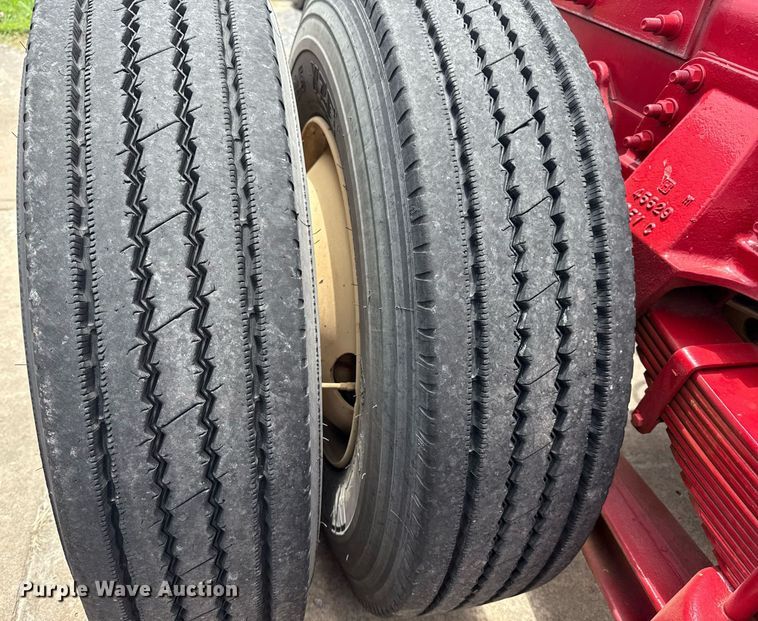 image for item EG8164 2007 Freightliner FLD120 semi truck