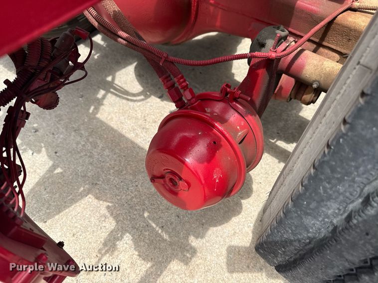 image for item EG8164 2007 Freightliner FLD120 semi truck