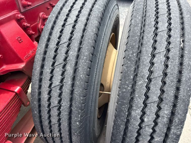 image for item EG8164 2007 Freightliner FLD120 semi truck