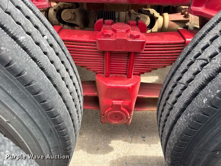 image for item EG8164 2007 Freightliner FLD120 semi truck