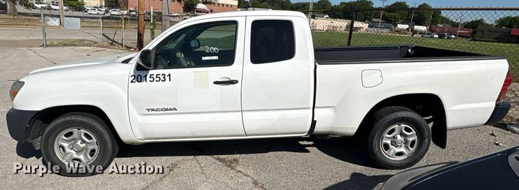 image for item EG8558 2015 Toyota Tacoma Access Cab pickup truck