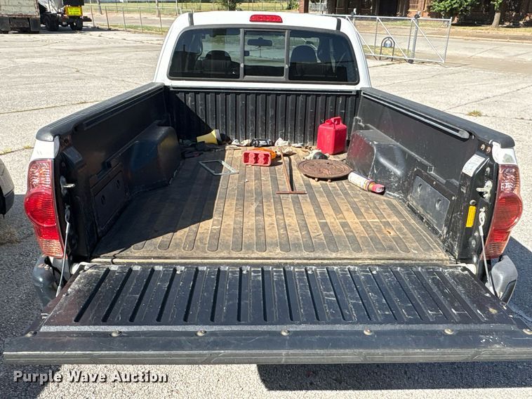 image for item EG8558 2015 Toyota Tacoma Access Cab pickup truck