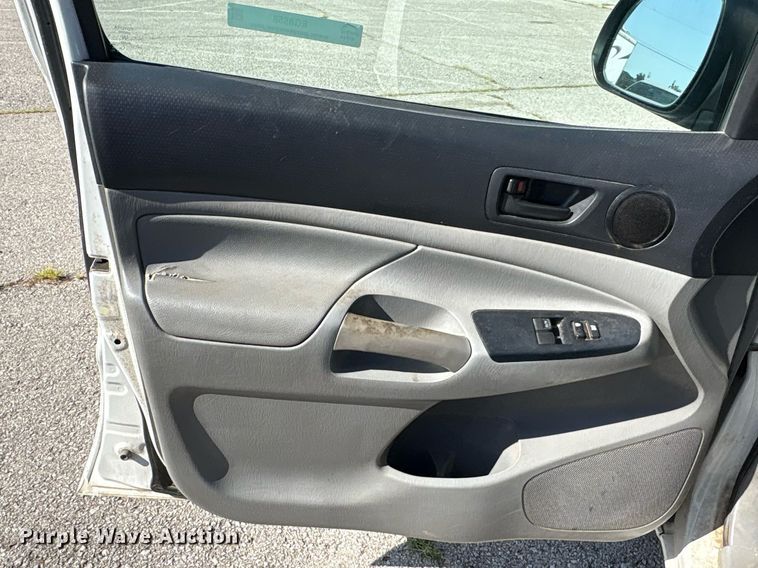 image for item EG8558 2015 Toyota Tacoma Access Cab pickup truck