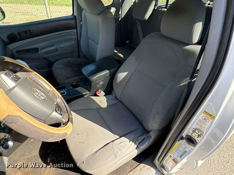 image for item EG8558 2015 Toyota Tacoma Access Cab pickup truck