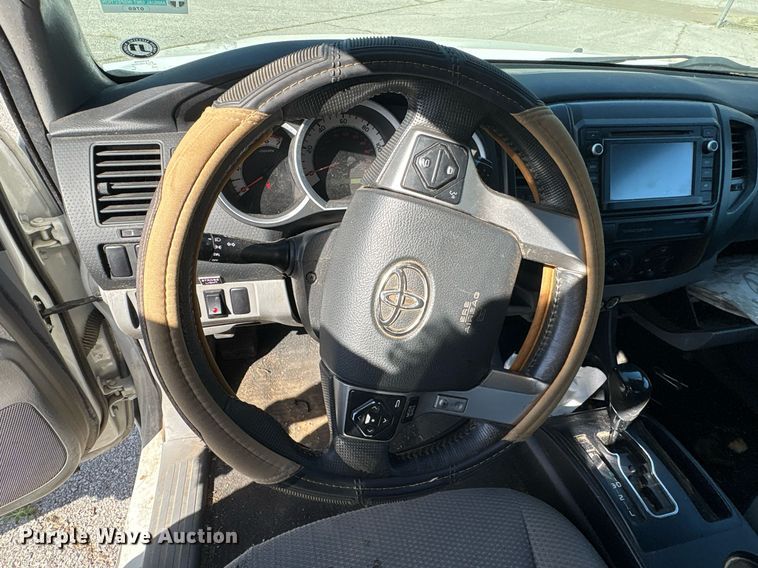 image for item EG8558 2015 Toyota Tacoma Access Cab pickup truck