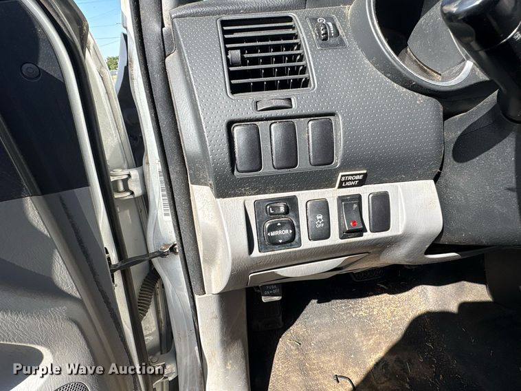 image for item EG8558 2015 Toyota Tacoma Access Cab pickup truck