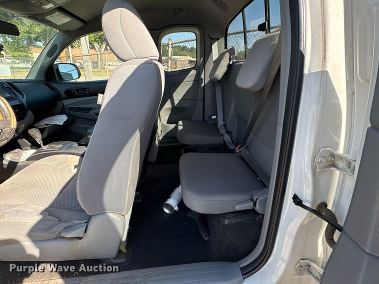 image for item EG8558 2015 Toyota Tacoma Access Cab pickup truck