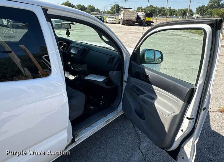 image for item EG8558 2015 Toyota Tacoma Access Cab pickup truck