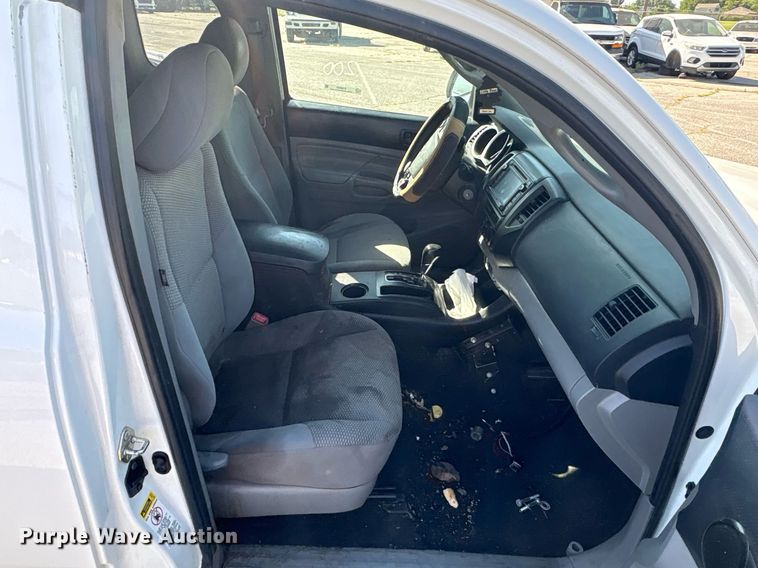 image for item EG8558 2015 Toyota Tacoma Access Cab pickup truck