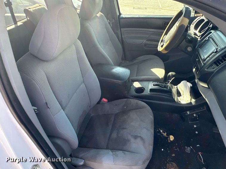 image for item EG8558 2015 Toyota Tacoma Access Cab pickup truck