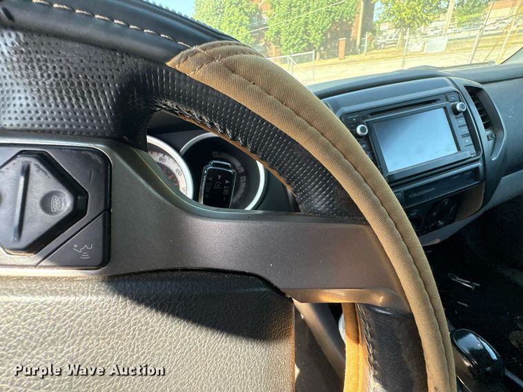 image for item EG8558 2015 Toyota Tacoma Access Cab pickup truck