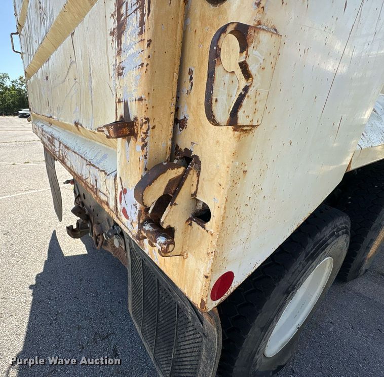 image for item EG8560 2012 International 7600 dump truck