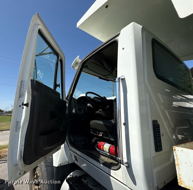 image for item EG8560 2012 International 7600 dump truck