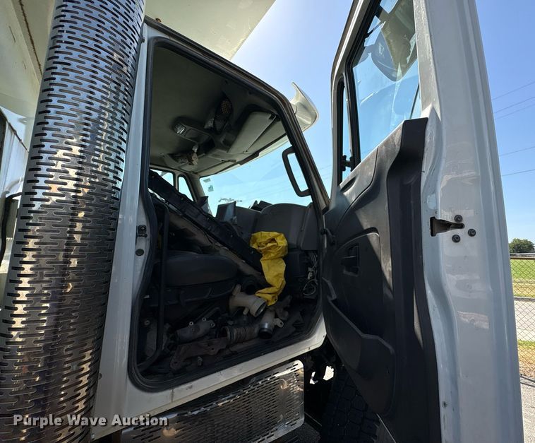 image for item EG8560 2012 International 7600 dump truck