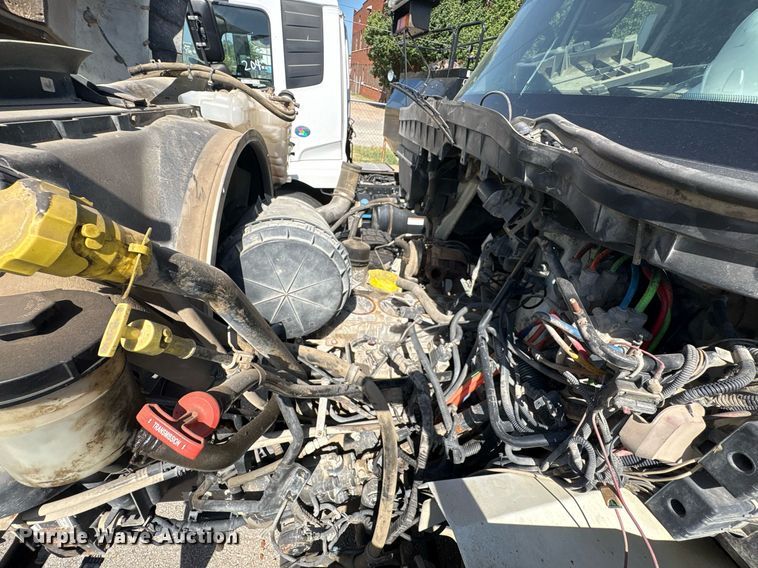 image for item EG8560 2012 International 7600 dump truck