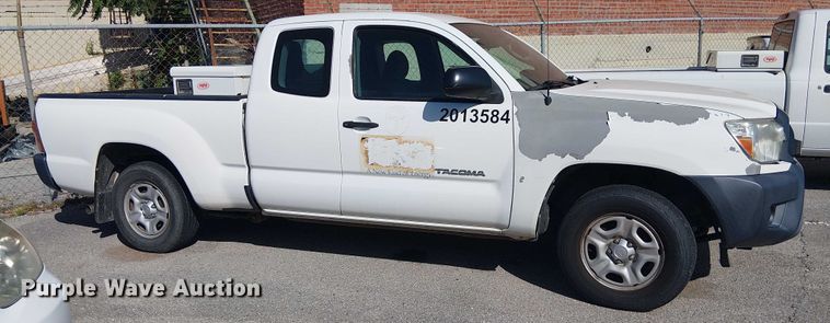 image for item EG8561 2013 Toyota Tacoma Access Cab pickup truck