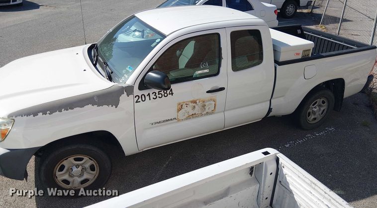 image for item EG8561 2013 Toyota Tacoma Access Cab pickup truck