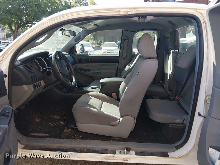 image for item EG8561 2013 Toyota Tacoma Access Cab pickup truck