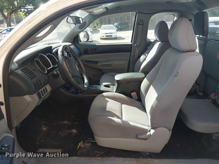 image for item EG8561 2013 Toyota Tacoma Access Cab pickup truck