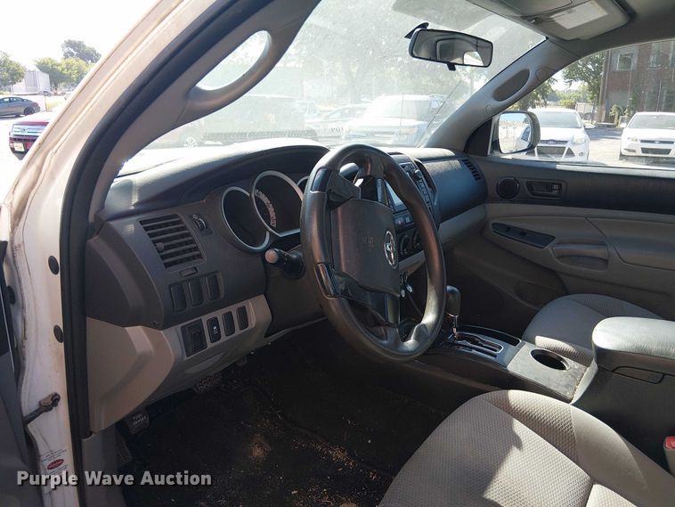 image for item EG8561 2013 Toyota Tacoma Access Cab pickup truck