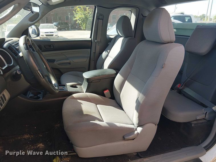 image for item EG8561 2013 Toyota Tacoma Access Cab pickup truck