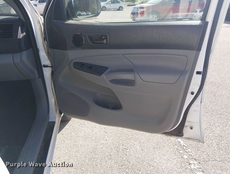 image for item EG8561 2013 Toyota Tacoma Access Cab pickup truck