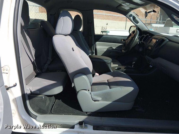 image for item EG8561 2013 Toyota Tacoma Access Cab pickup truck