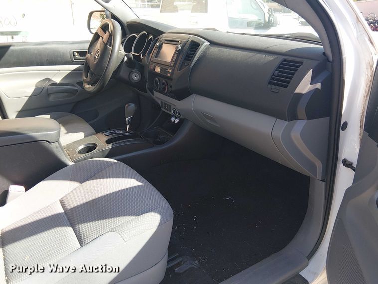 image for item EG8561 2013 Toyota Tacoma Access Cab pickup truck