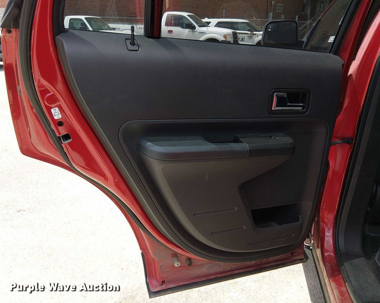 image for item EG8566 2010 Ford Edge SUV