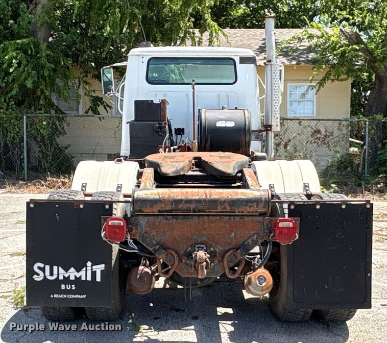 image for item EG8571 2002 International 2574 semi truck