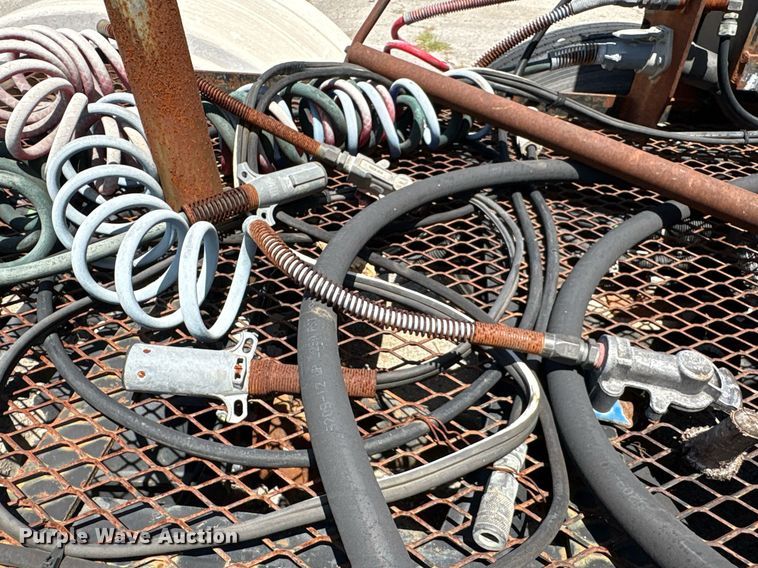 image for item EG8571 2002 International 2574 semi truck