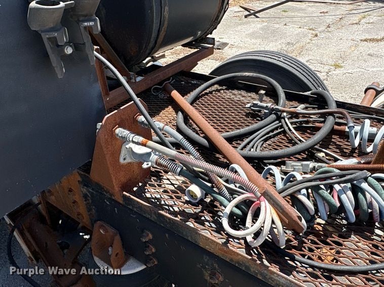 image for item EG8571 2002 International 2574 semi truck