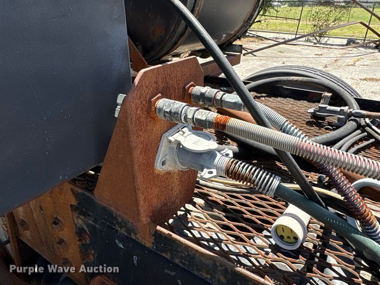 image for item EG8571 2002 International 2574 semi truck