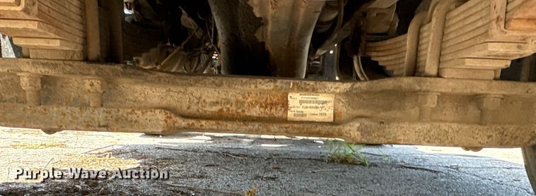 image for item EG8571 2002 International 2574 semi truck