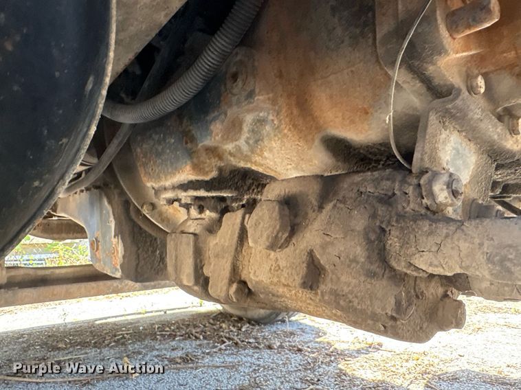 image for item EG8571 2002 International 2574 semi truck