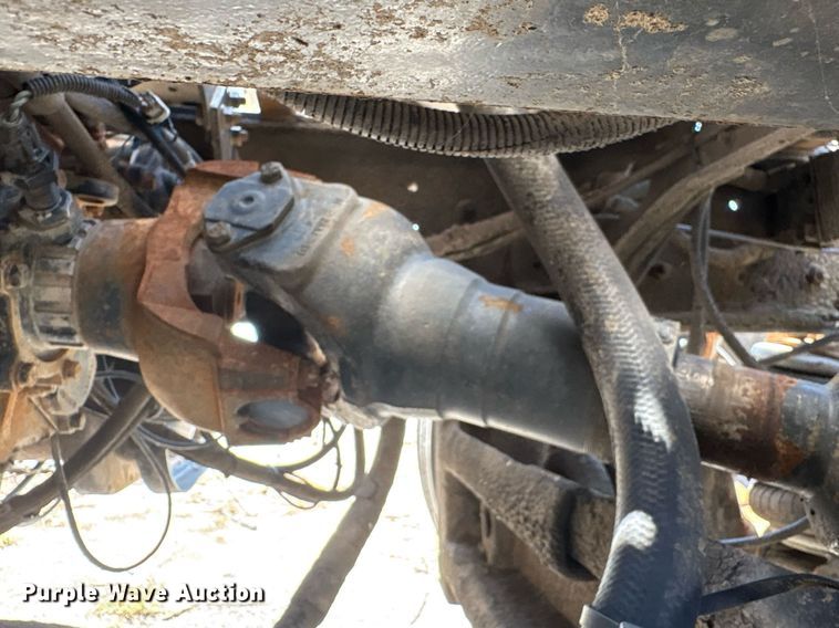 image for item EG8571 2002 International 2574 semi truck