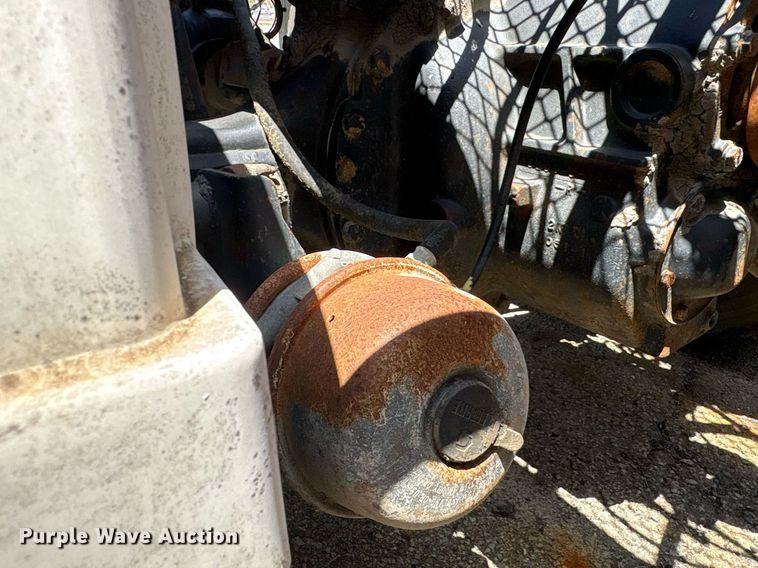 image for item EG8571 2002 International 2574 semi truck