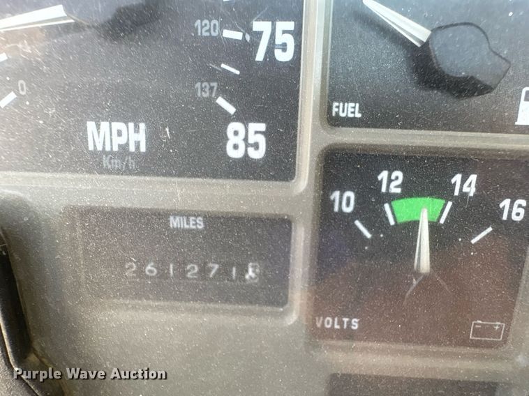 image for item EG8571 2002 International 2574 semi truck