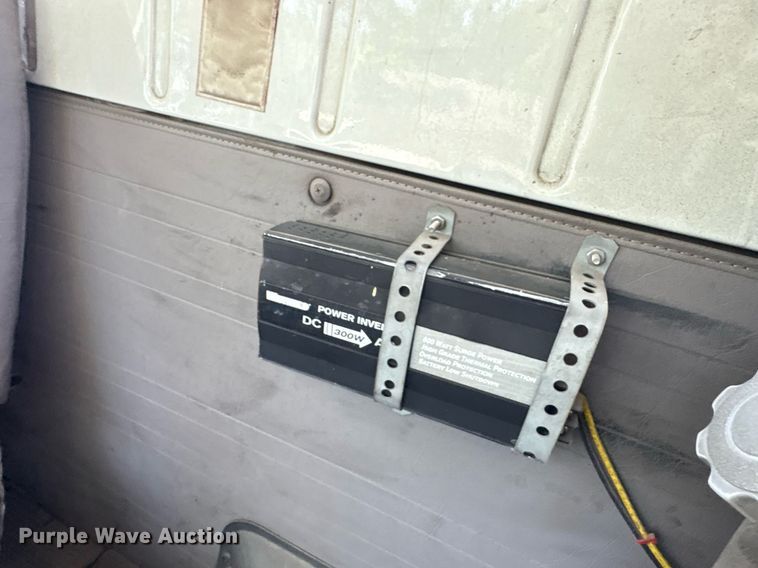 image for item EG8571 2002 International 2574 semi truck