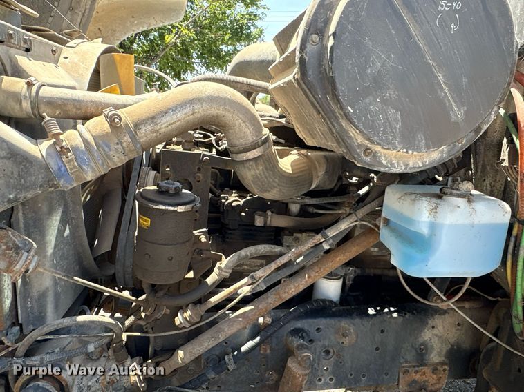 image for item EG8571 2002 International 2574 semi truck