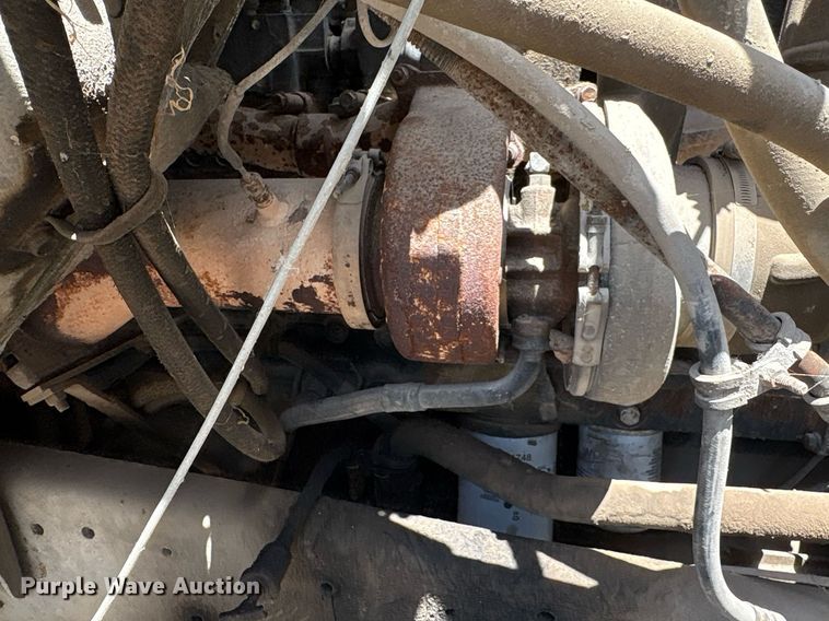 image for item EG8571 2002 International 2574 semi truck